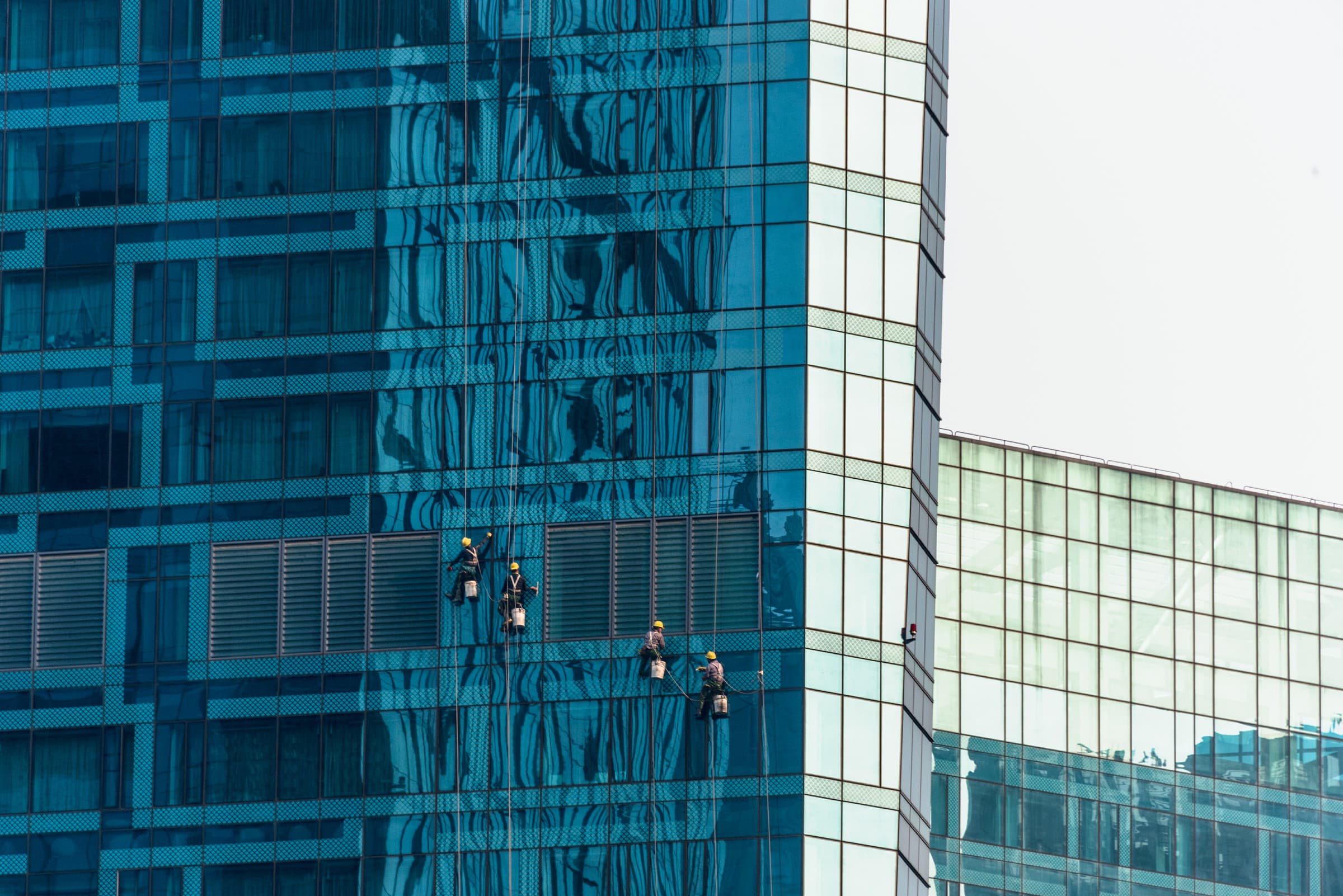 High-level commercial window cleaning